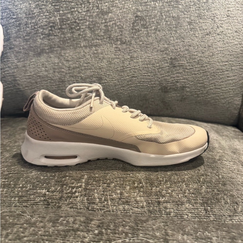 Nike Air Max Women's Beige and White Sneakers Size 7 - Picture 3 of 9